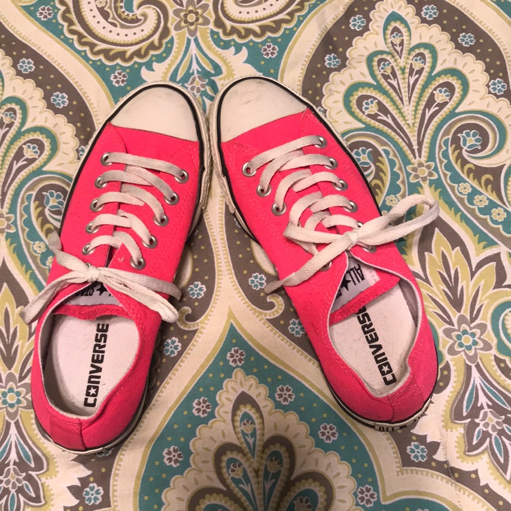 Hot pink Converse